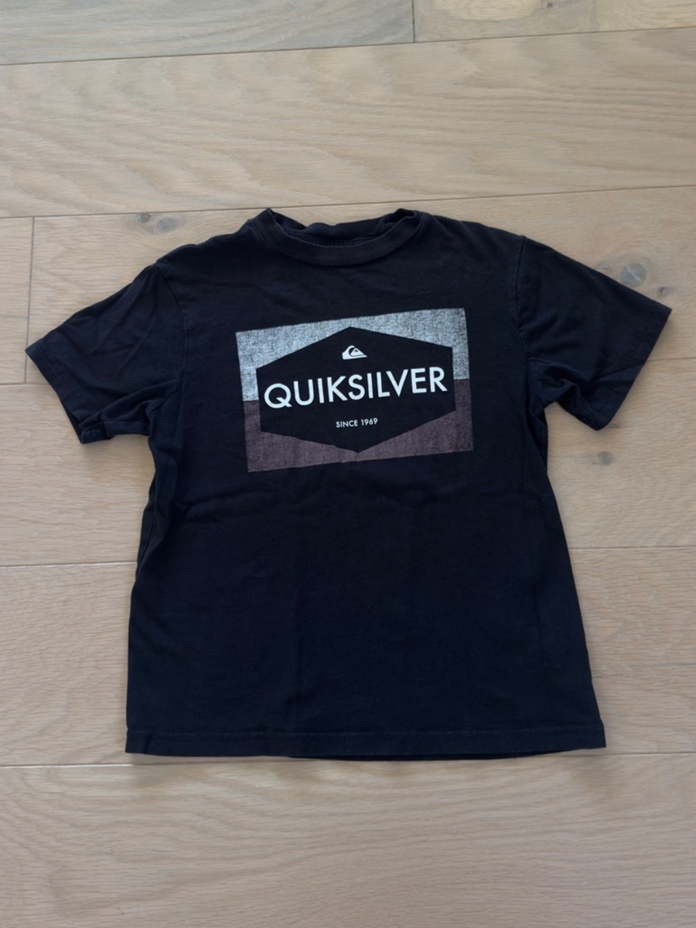 Quiksilver kids Boys Black Graphic Logo short sleeve t-shirt Tee size 5